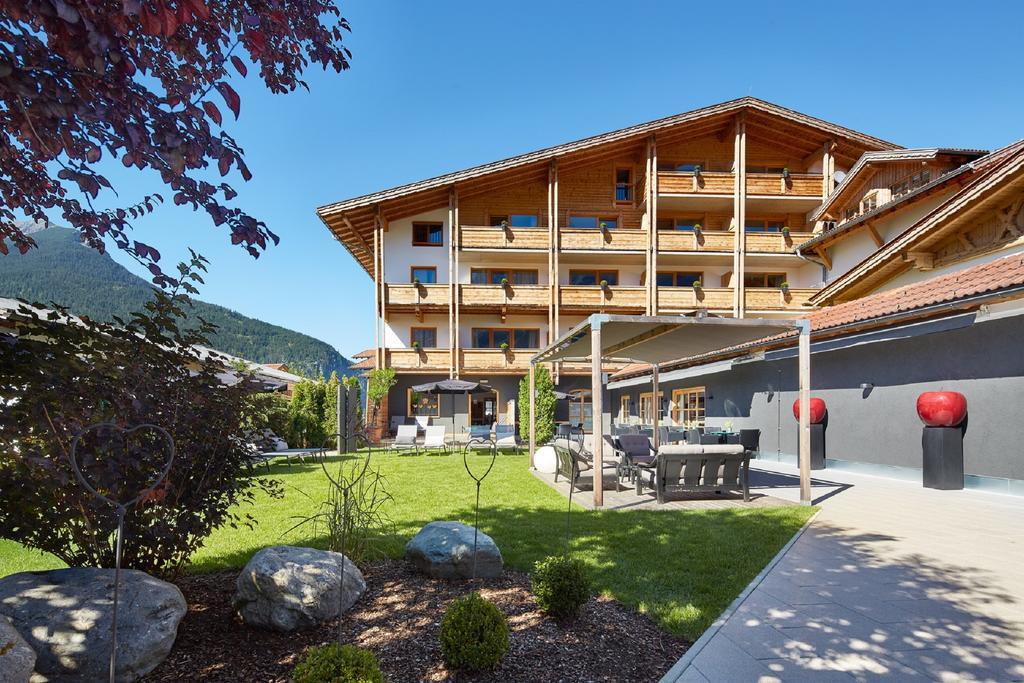 Der Gruene Baum Mountain Boutique Hotel Ehrwald Esterno foto