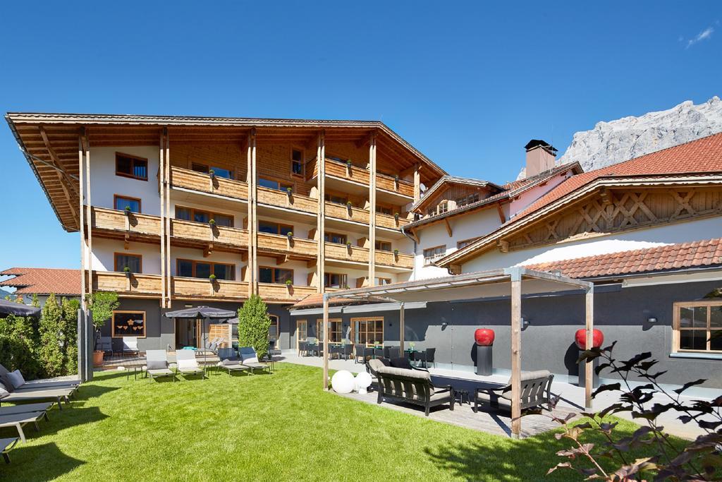 Der Gruene Baum Mountain Boutique Hotel Ehrwald Esterno foto